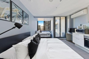 A Stylish & Comfy Studio Next to Southern Cross